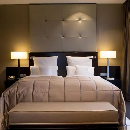 Relais & Chateaux Burg Schwarzenstein Otel 5*