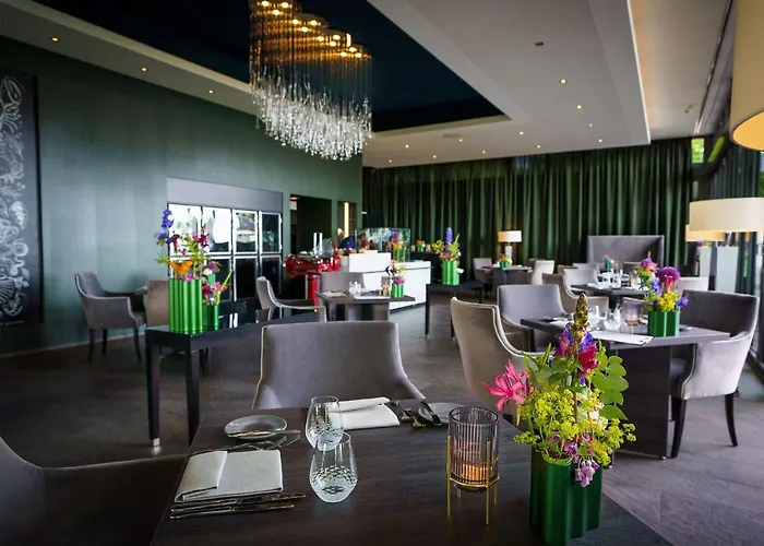 Relais & Chateaux Burg Schwarzenstein Hotel 5*