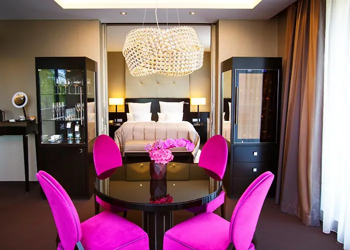 Relais & Chateaux Burg Schwarzenstein Hotel 5*