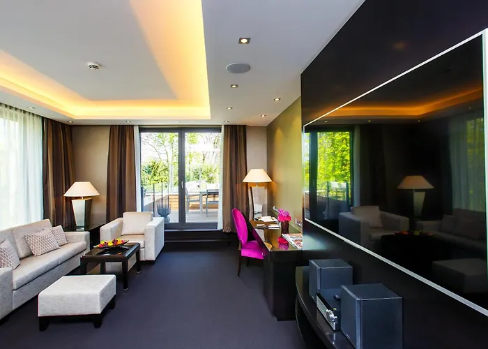 Relais & Chateaux Burg Schwarzenstein 5* Geisenheim